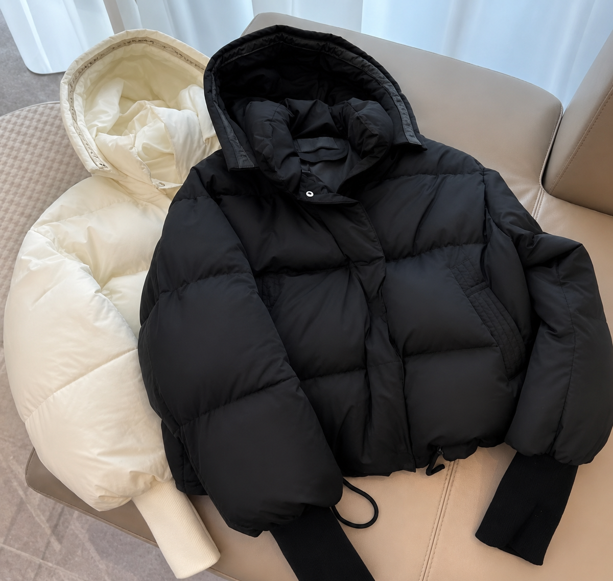 Luxury Cropped Puffer Jacket – Winter Bubble Coat with Bold Patch Detail